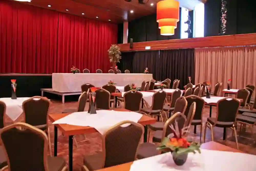 Wierickezaal met tafels en stoelen